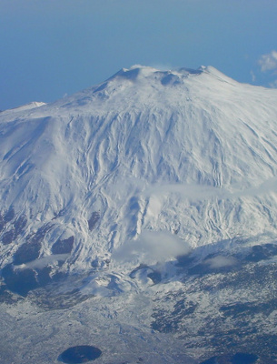 Syracuse villa rentals - day trip to mount etna for skiing