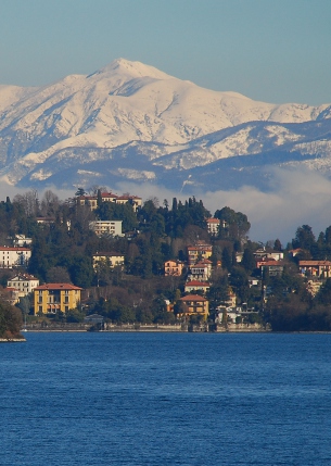 oggebbio vilas looking on to isola madre